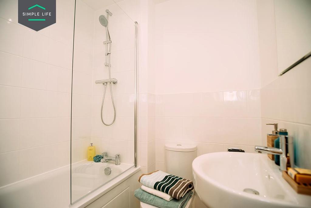 Dee bathroom1.jpg
