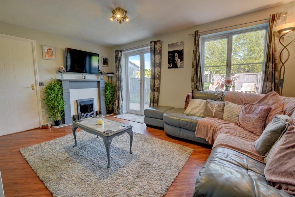 Mary Towneley Fold, Burnley 2 bed townhouse £130,000