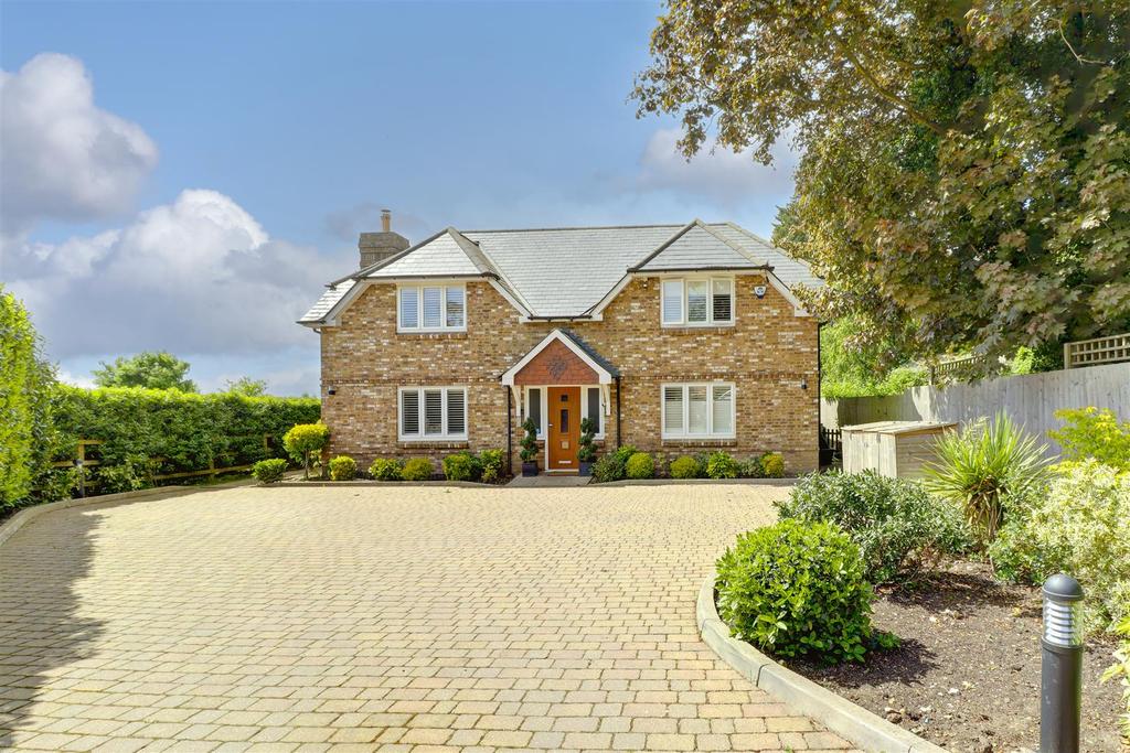 Roundbush Lane, Round Bush, Aldenham... 4 bed detached house £5,750 pcm (£1,327 pw)