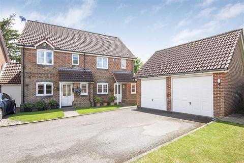3 bedroom semi-detached house for sale - Grove Mews, Emmer Green, Reading