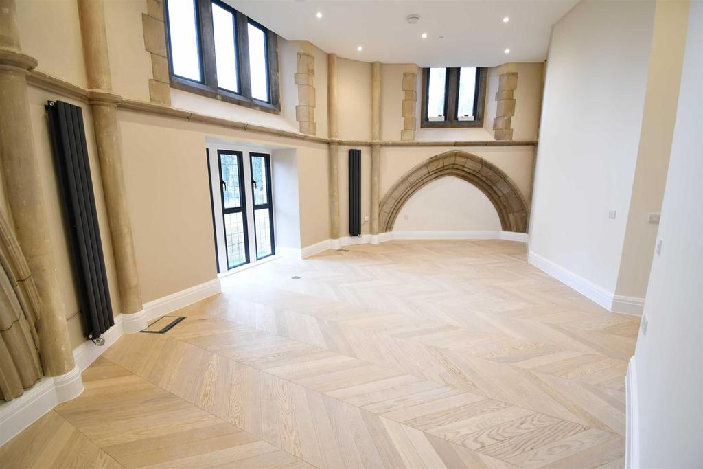 Barnabas Apartments, 40a Holden Road... 2 bed flat £2,200 pcm (£508 pw)