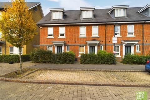 3 bedroom semi-detached house to rent, Raven Drive, Maidenhead, Berkshire, SL6