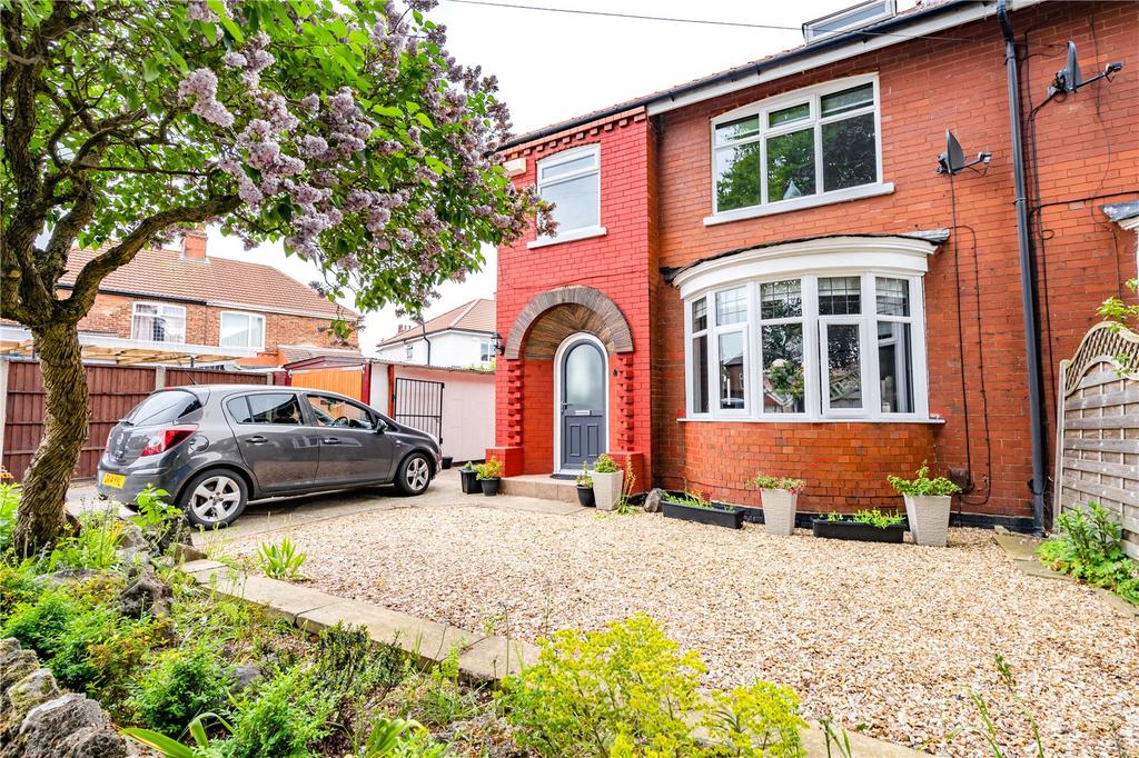Compton Drive, Grimsby, Lincolnshire... 4 bed semidetached house £