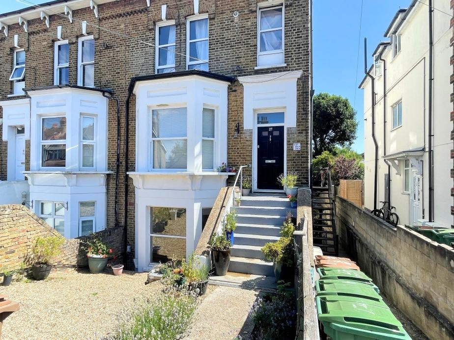 Clarendon Road, Wallington 1 bed flat £1,050 pcm (£242 pw)