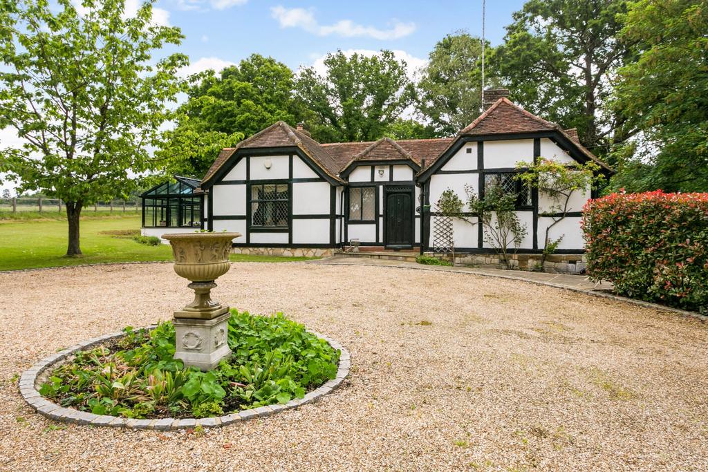 Bedford Lane, Ascot 3 bed bungalow £1,395,000
