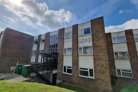 2 bedroom flat to rent, Holywell Avenue, Folkestone, CT19