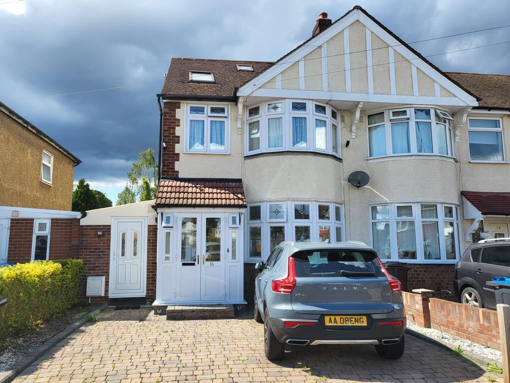 Bramcote Avenue, Mitcham, CR4 4 bed semidetached house £640,000