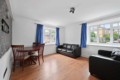 10 Cromwell Close, London, W3 6BN