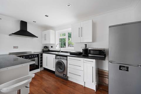 10 Cromwell Close, London, W3 6BN