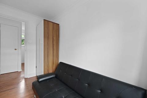 10 Cromwell Close, London, W3 6BN