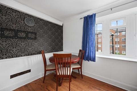 10 Cromwell Close, London, W3 6BN