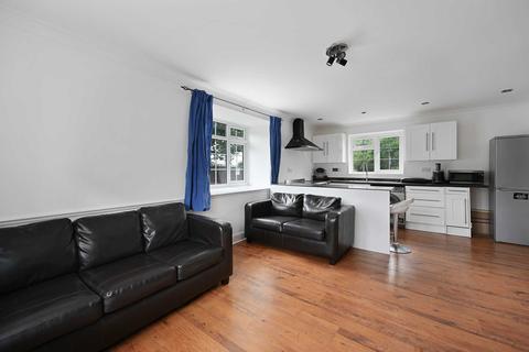 10 Cromwell Close, London, W3 6BN