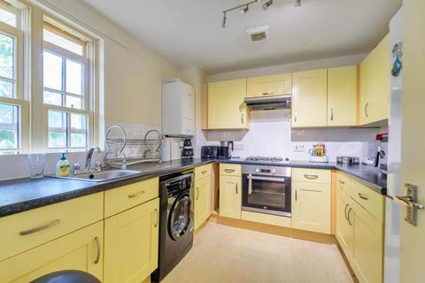 Flat 8 Wheatstone Close, Slough, SL3 7PX