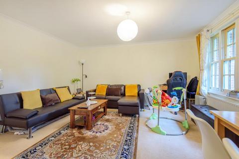 Flat 8 Wheatstone Close, Slough, SL3 7PX