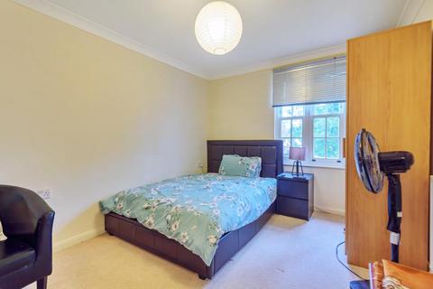 Flat 8 Wheatstone Close, Slough, SL3 7PX