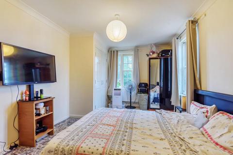 Flat 8 Wheatstone Close, Slough, SL3 7PX