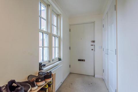 Flat 8 Wheatstone Close, Slough, SL3 7PX