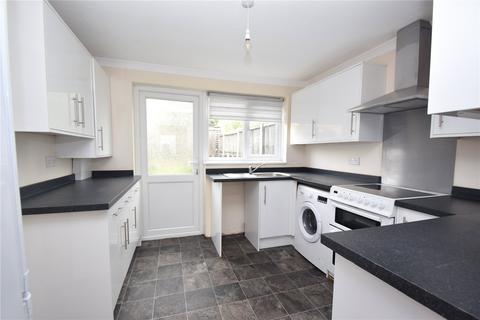 3 bedroom terraced house to rent, Yew Close, CM8