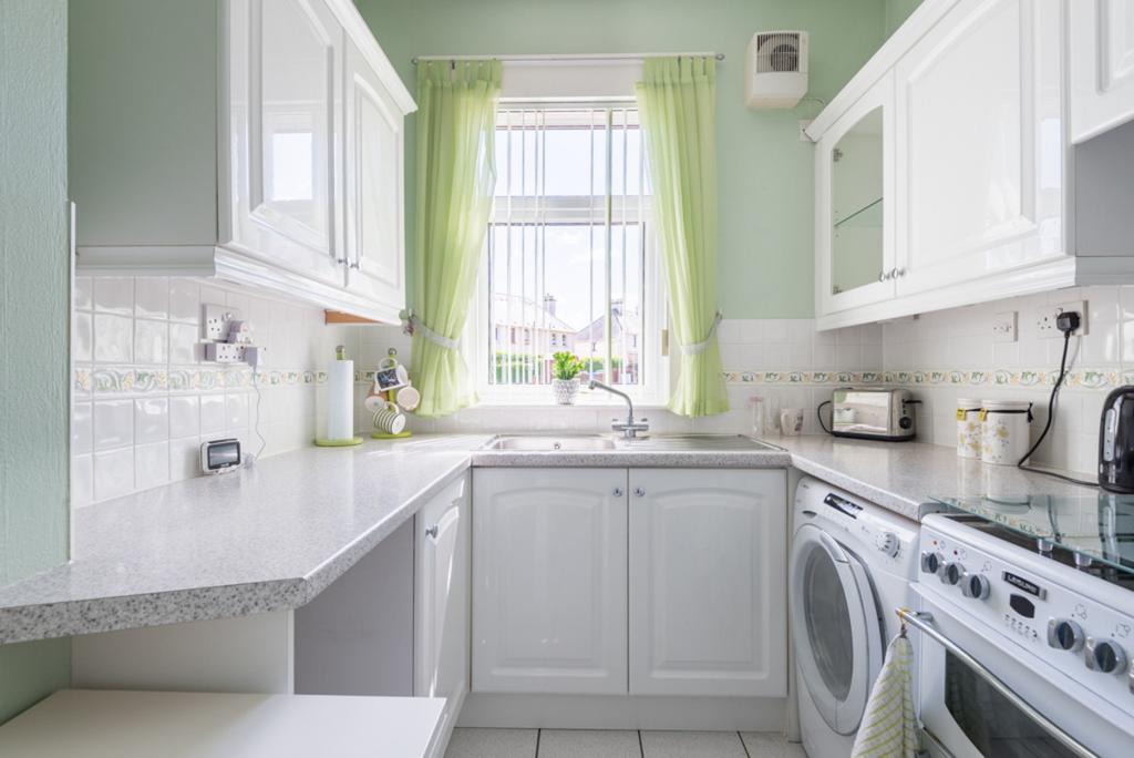 Winifred Street, Kirkcaldy, KY2 2 bed flat £84,500