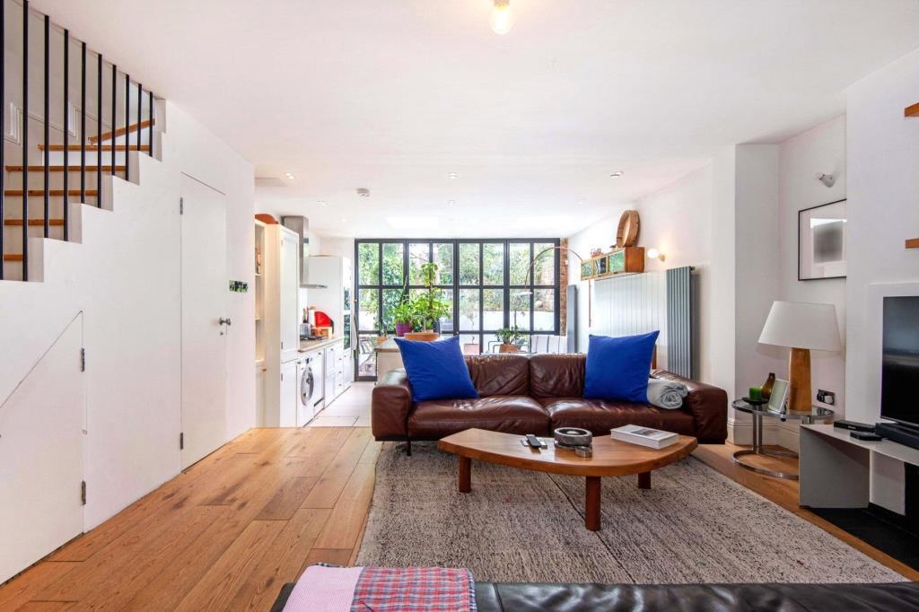 St Pauls Crescent, Camden, London, NW1 4 bed end of terrace house £