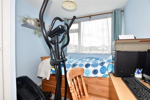 3 Cleves Way, Ashford, TN23 5DD