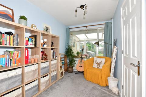3 Cleves Way, Ashford, TN23 5DD