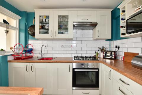 3 Cleves Way, Ashford, TN23 5DD
