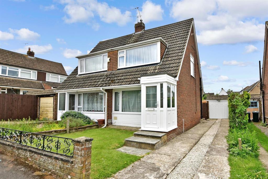 Cleves Way, Ashford, Kent 2 bed semidetached house £270,000