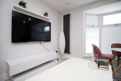 2 bedroom serviced apartment to rent - 27 Mackintosh Place, Cardiff, Caerdydd