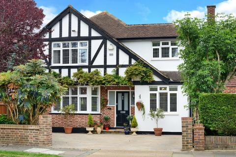 4 bedroom detached house for sale - Timbercroft, Epsom, Surrey, KT19
