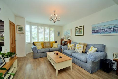 4 bedroom detached house for sale - Timbercroft, Epsom, Surrey, KT19