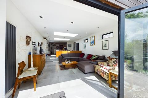 4 bedroom townhouse for sale - Brackley Road, Buckingham, Buckinghamshire, MK18