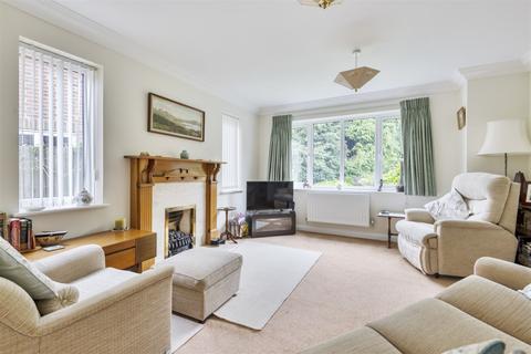8 Heatherlands, Storrington, Pulborough, RH20 3NE