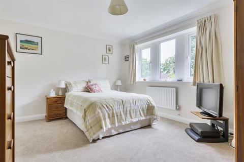 8 Heatherlands, Storrington, Pulborough, RH20 3NE