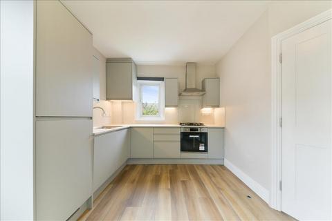 2 bedroom flat to rent, Leverson Street , London, SW16