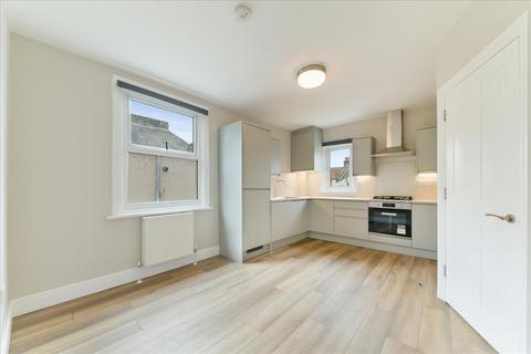 2 bedroom flat to rent, Leverson Street , London, SW16