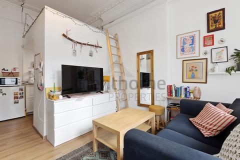 Studio to rent, Holland Road, London W14