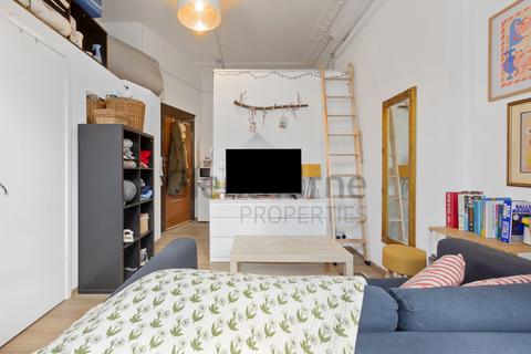 Studio to rent, Holland Road, London W14