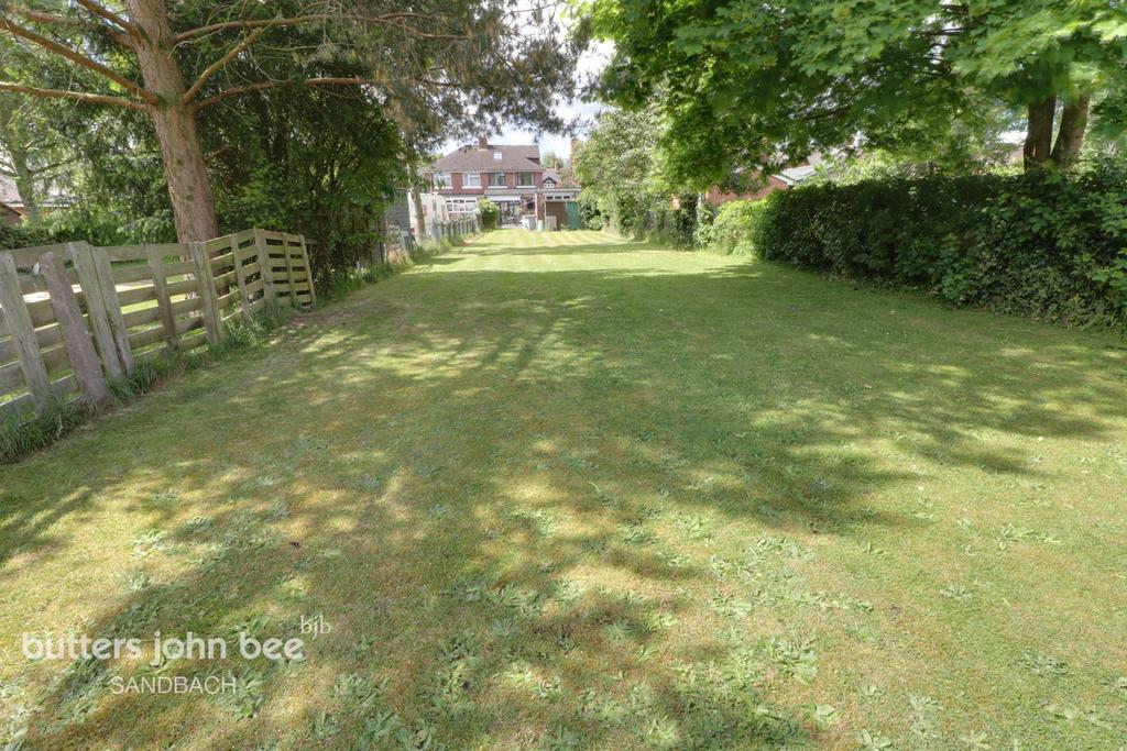 Middlewich Road, Sandbach 4 bed semidetached house £290,000