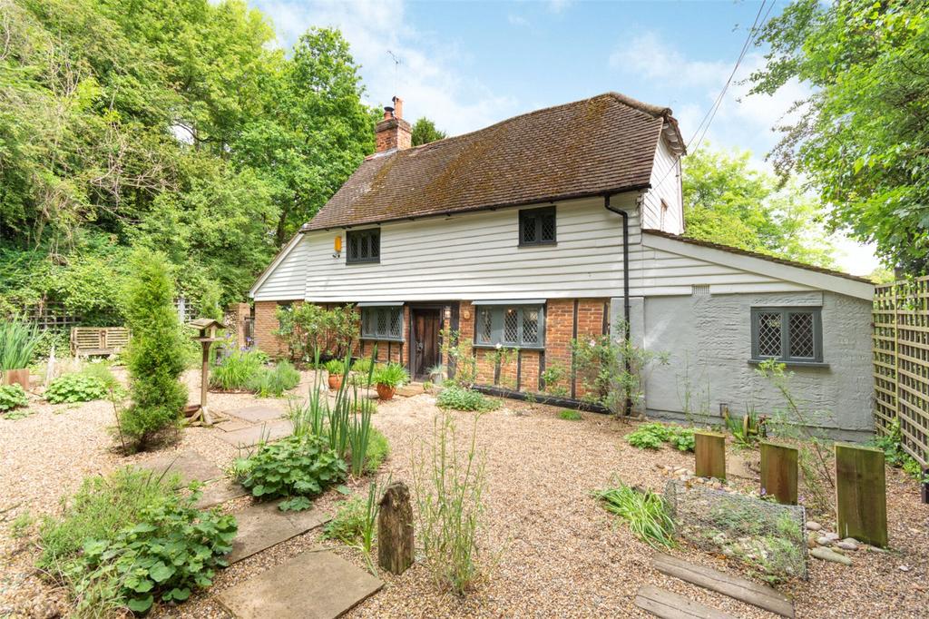 Sun Hill, Fawkham, Kent, DA3 3 bed detached house for sale £650,000