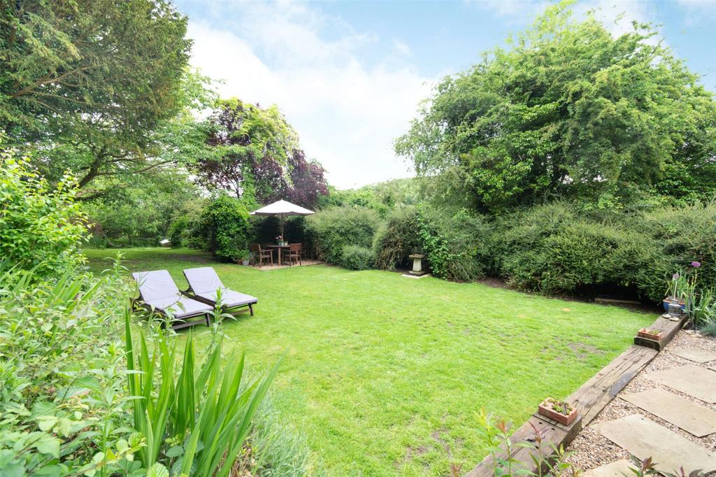 Sun Hill, Fawkham, Kent, DA3 3 bed detached house for sale £650,000