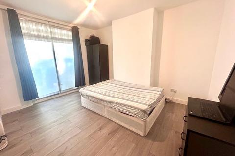 5 bedroom house share to rent, Wilfrid Gardens, London W3