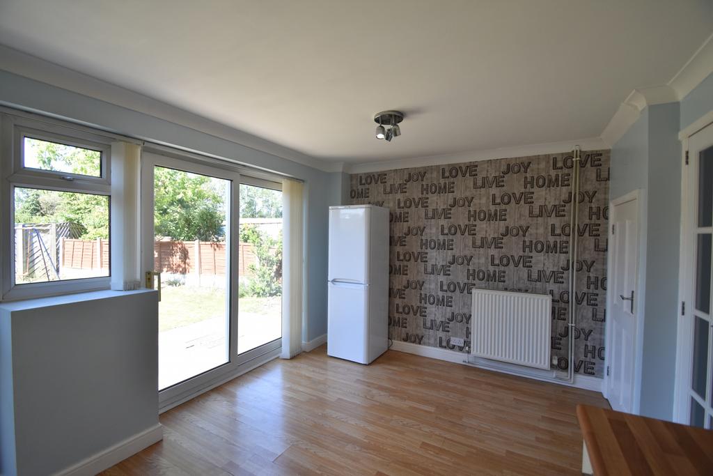 Fairburn Drive, Garforth, LS25 3 bed semidetached house £895 pcm (£207 pw)