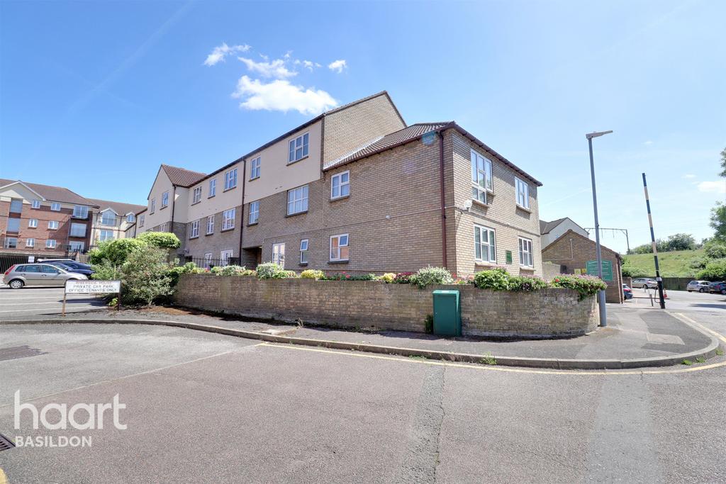 Sycamore Court, Wickford 1 bed flat £165,000
