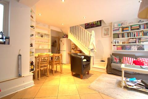 3 bedroom apartment to rent, Corrance Road, London, SW2
