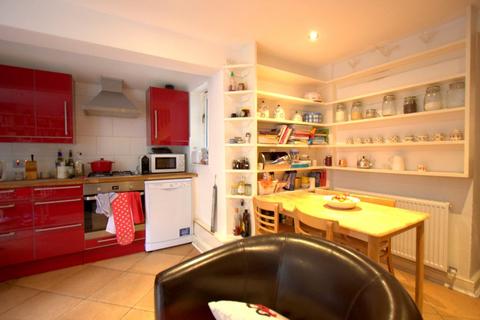 3 bedroom apartment to rent, Corrance Road, London, SW2