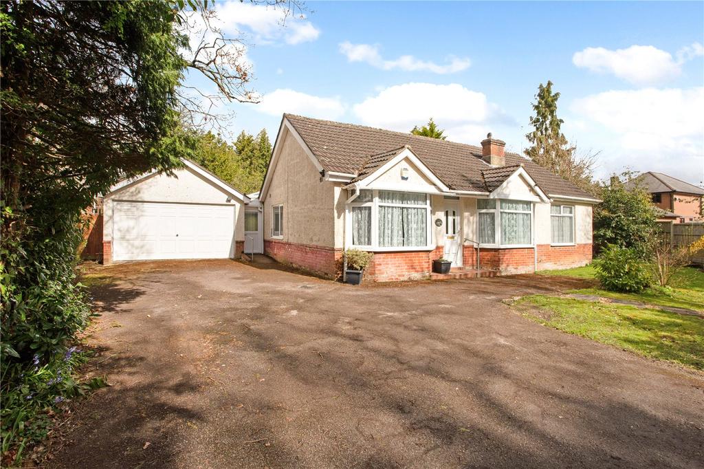 Lyndhurst Road, Ashurst, Southampton, Hampshire, SO40 3 bed bungalow