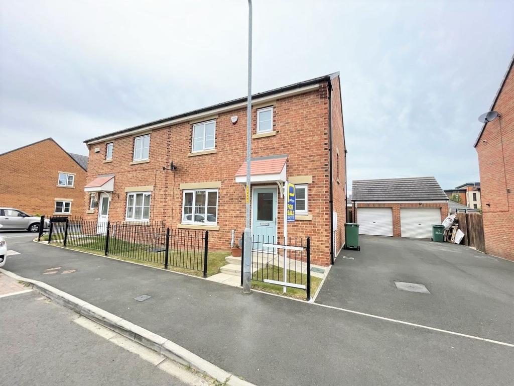 Lynx Way, Lower Hartburn, StocktononTees, Durham, TS18 3UU 3 bed semi