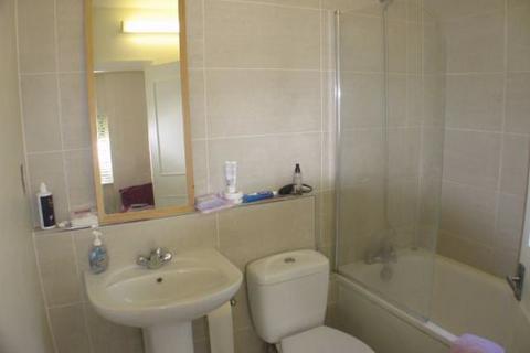 1 bedroom flat for sale, Lodge Close, Canons Drive, Edgware, HA8