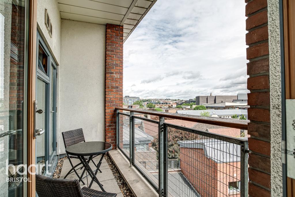 Broad Weir, Bristol 1 bed apartment £250,000